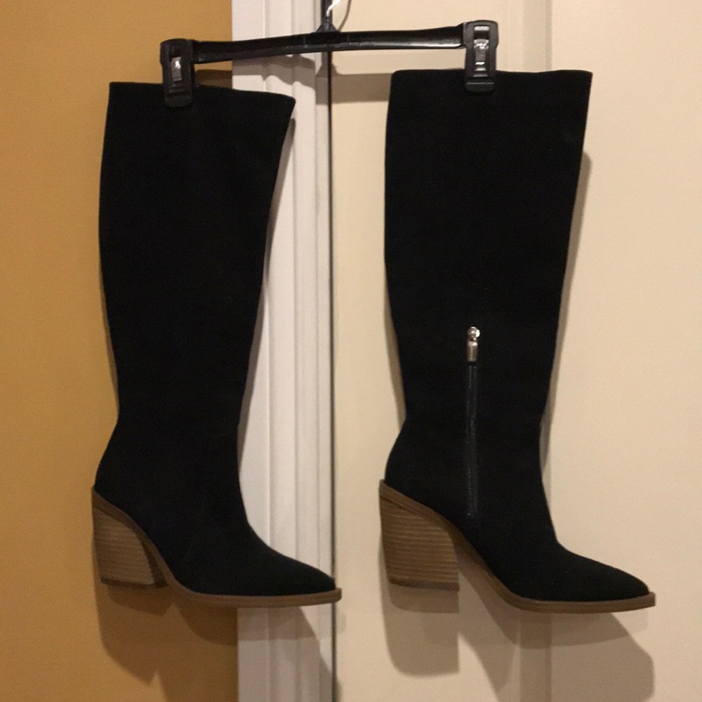 Beautiful black western velvet boots NWOT